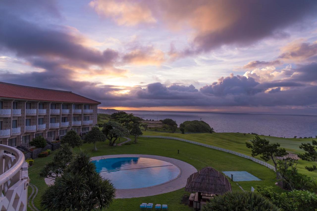 The Southern Links Resort Hotel Yaese Bagian luar foto
